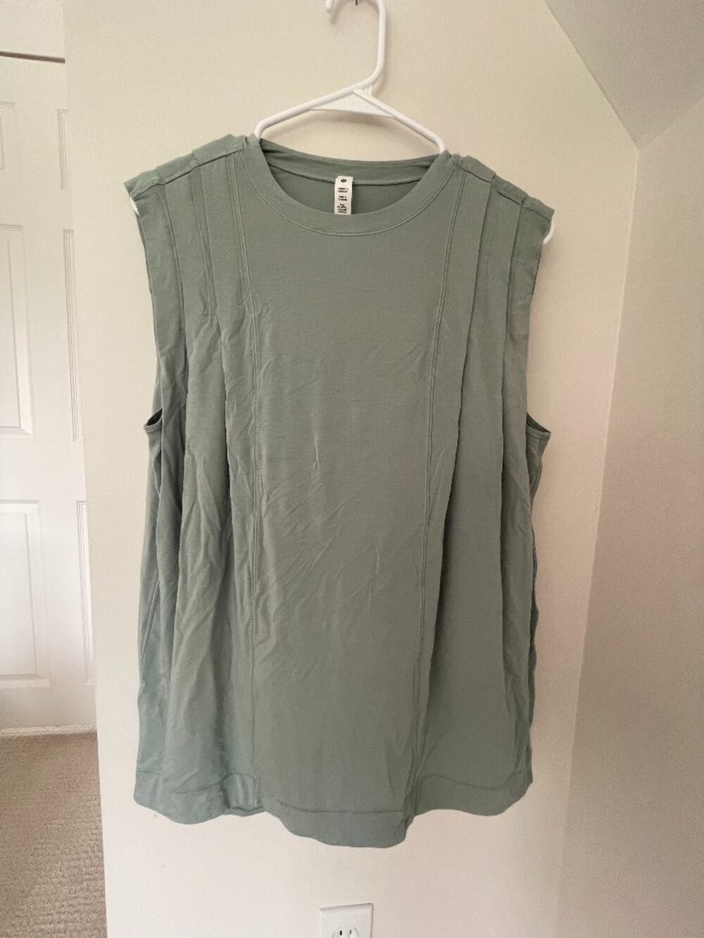 Lululemon Tank Top Women’s Size 4 Pleated Relaxed Fit Silver Blue Seafoam